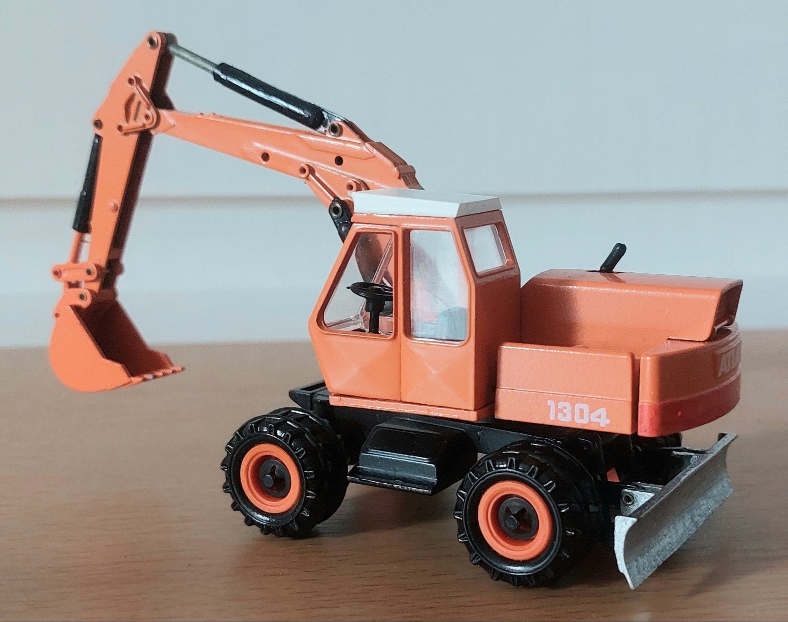 Atlas 1304 mobiele graafmachine - Conrad model, Ophalen of Verzenden, Zo goed als nieuw, Hijskraan, Tractor of Landbouw, Conrad