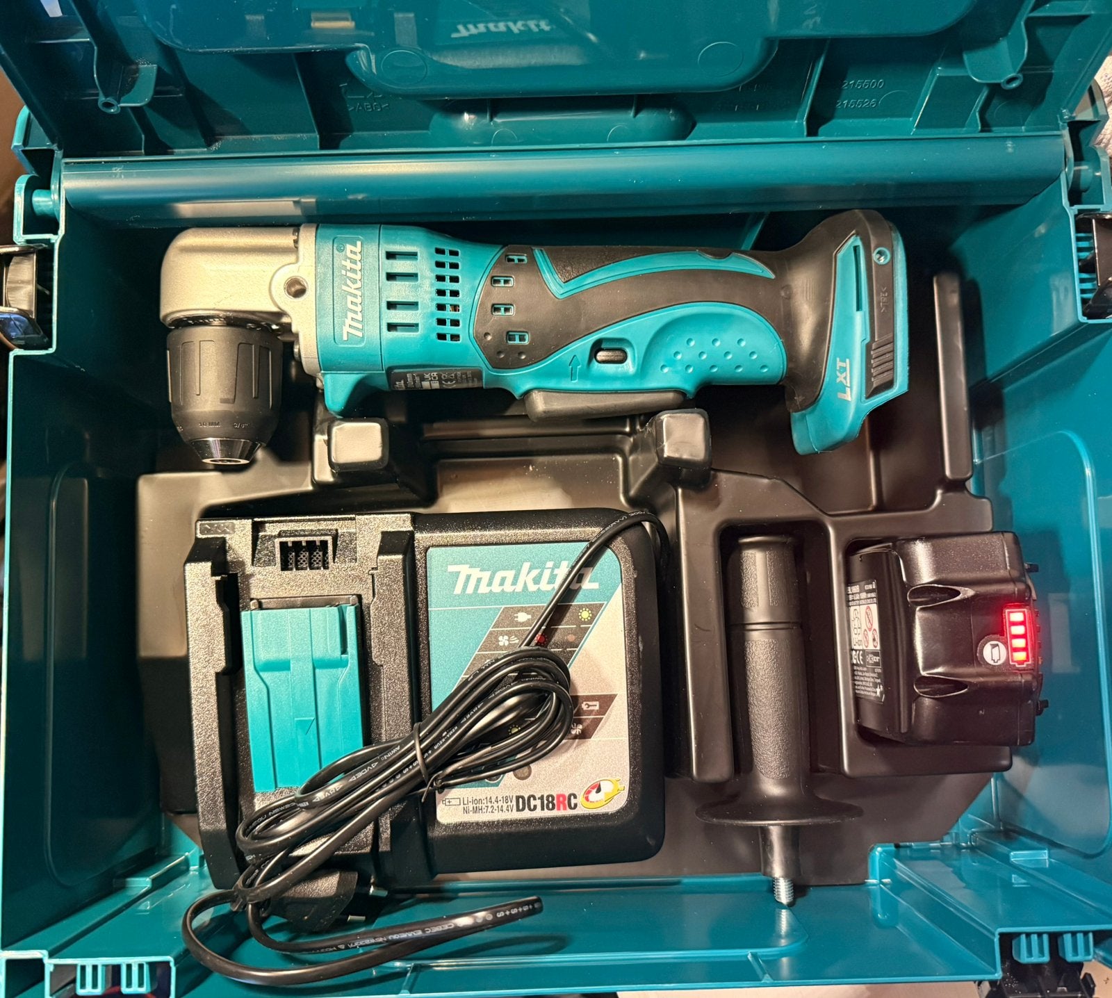 Makita DDA351ZJ Haakse boormachine met 6ah accu en lader, Ophalen of Verzenden, Nieuw, Boormachine