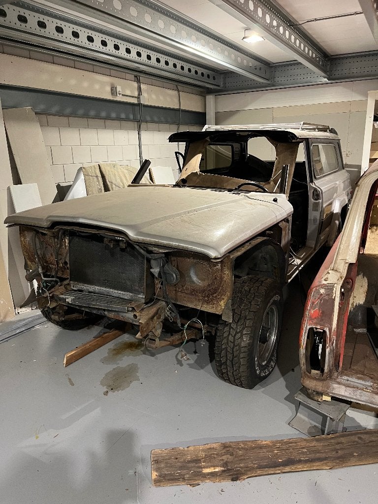 Jeep 1981 Grijs, Auto's, Jeep, Particulier, Cherokee, 4x4, Centrale vergrendeling, Dakrails, Elektrische ramen, Metallic lak, Radio