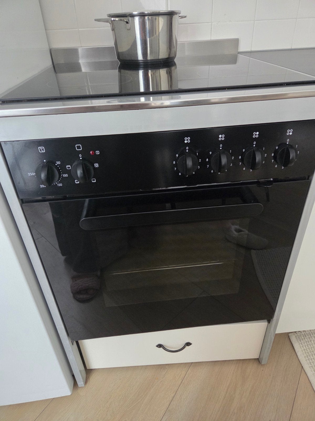 Vrijstaand elektrisch fornuis met oven - gebruikt, Witgoed en Apparatuur, Ophalen, Gebruikt, 60 cm of meer, 4 kookzones