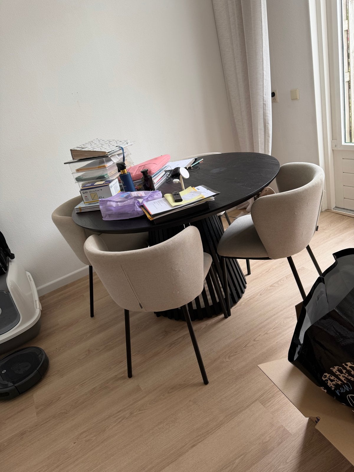 Eettafel met 4 stoelen - Modern en stijlvol, Huis en Inrichting, Ophalen, Gebruikt, Rond, Vier personen