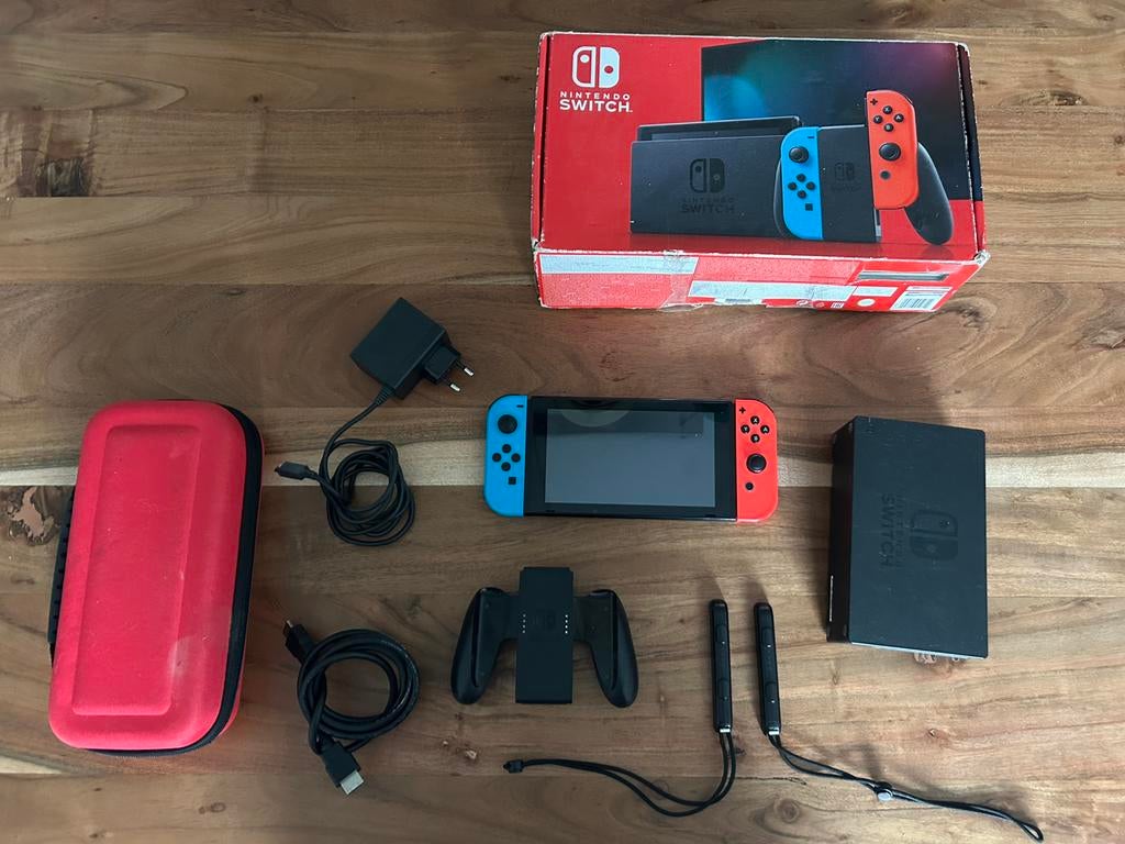 Nintendo Switch met Travel Case, Spelcomputers en Games, Spelcomputers | Nintendo Switch, Zo goed als nieuw, Switch 2019 Upgrade