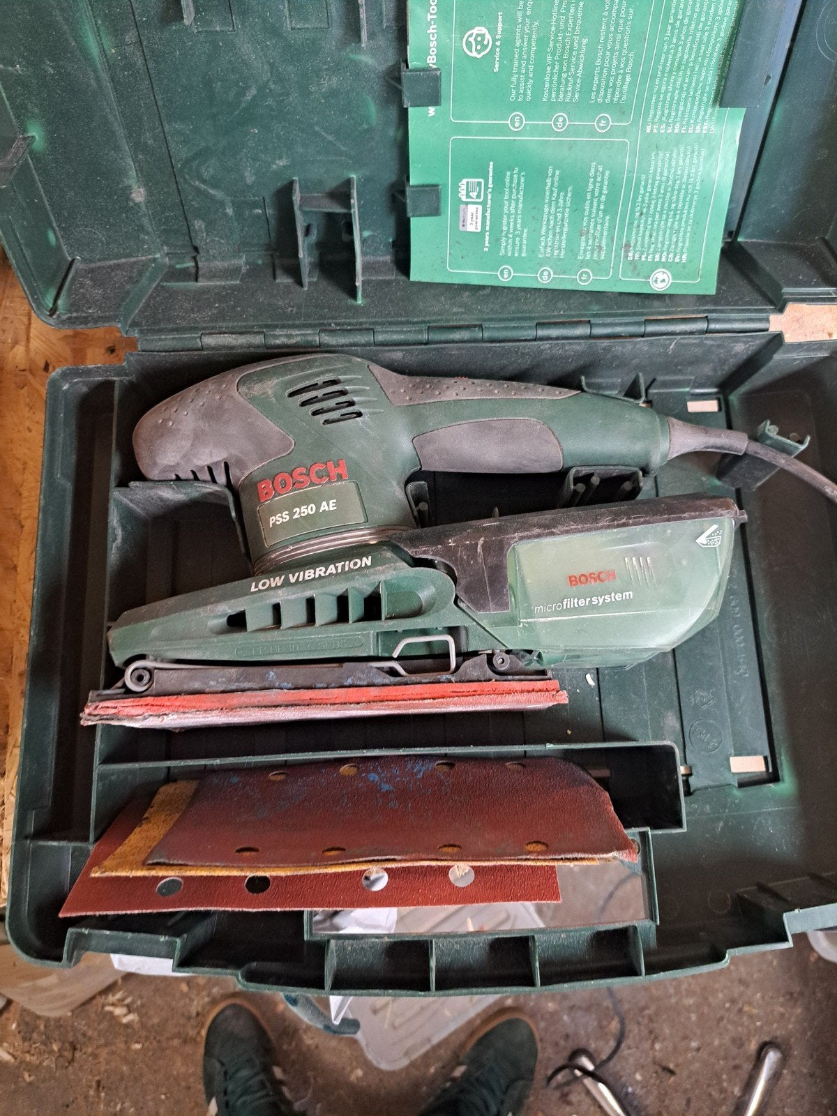 Bosch PSS 250 AE Vlakschuurmachine met microfiltersysteem, Ophalen of Verzenden, Gebruikt, Minder dan 600 watt, Vlakschuurmachine