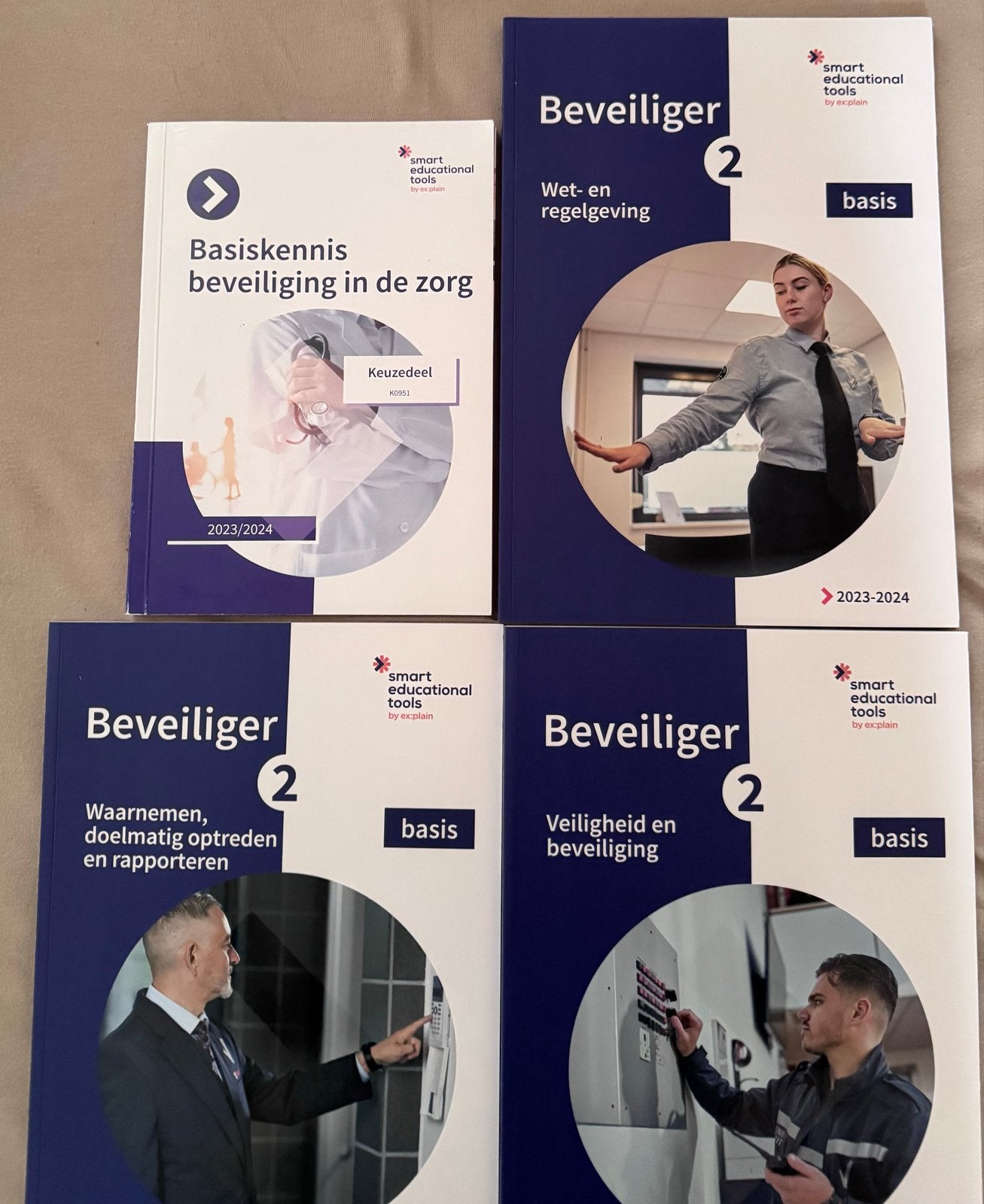 MBO Beveiliger 2 studieboeken set 2023/2024, Boeken, Ophalen of Verzenden, Zo goed als nieuw, Overige niveaus, Overige vakken