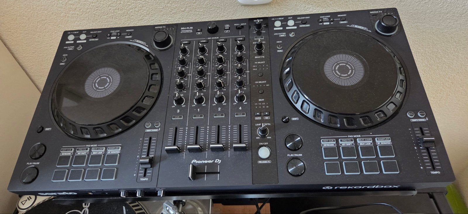 Foto 3 van Pioneer DJ DDJ-FLX6 DJ-controller Weinig gebruikt
