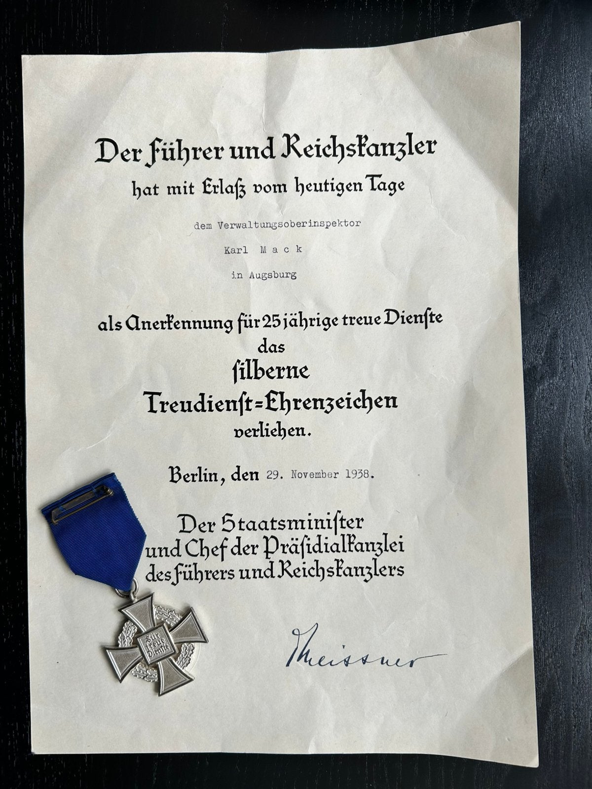 Urkunde WW2 25 jaar treue dienst civiel + medaille, Ophalen of Verzenden, Overige soorten, Duitsland, Lintje, Medaille of Wings