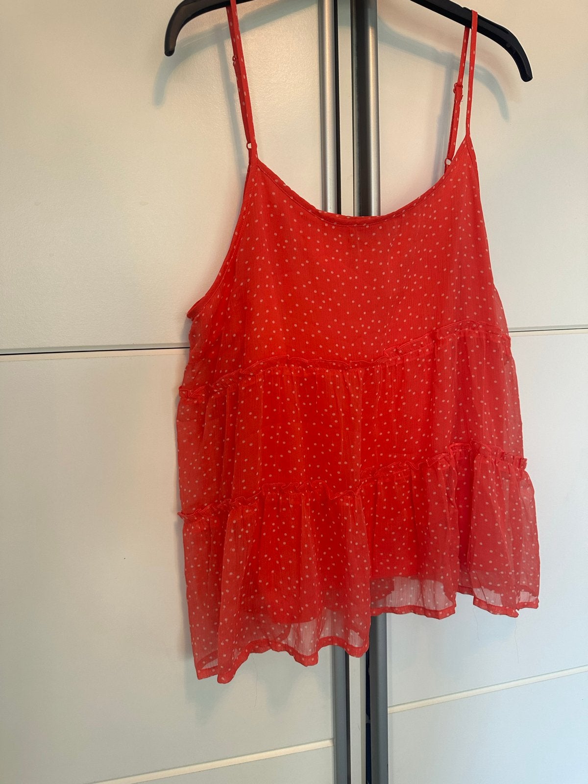 Leuk rood topje met stippen, Maat 38/40 (M), Ophalen of Verzenden, Zonder mouw, Gedragen
