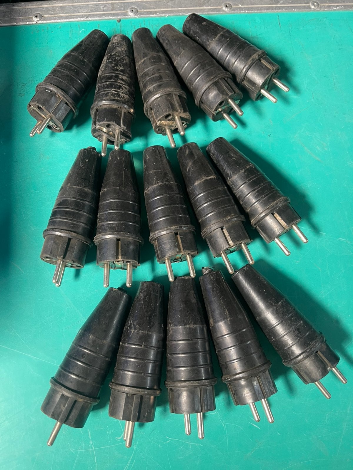 PARTIJ 15  Pro Rubberen 220Volt Stekkers Zware Kwaliteit TOP, Ophalen, Gebruikt, Overige typen, Kleur