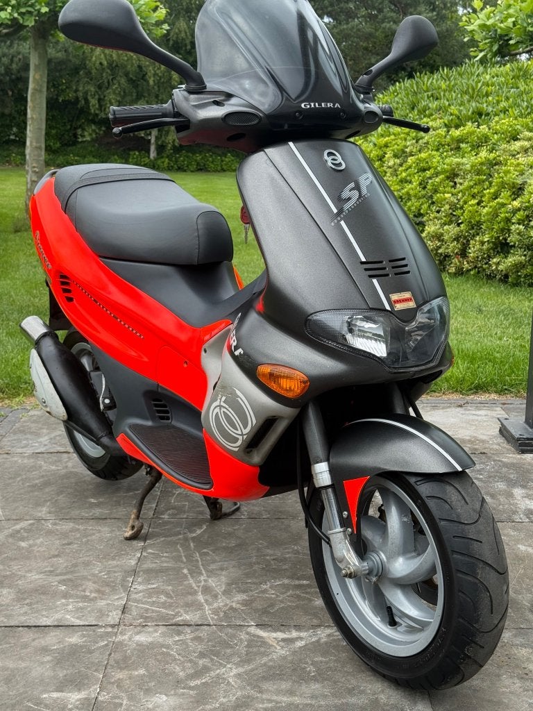 ⭐️Gilera runner sp Fluo Rosso NIEUWSTAAT Uniek⭐️, Fietsen en Brommers, Scooters | Piaggio, Niet ingevuld, Niet ingevuld, Niet ingevuld