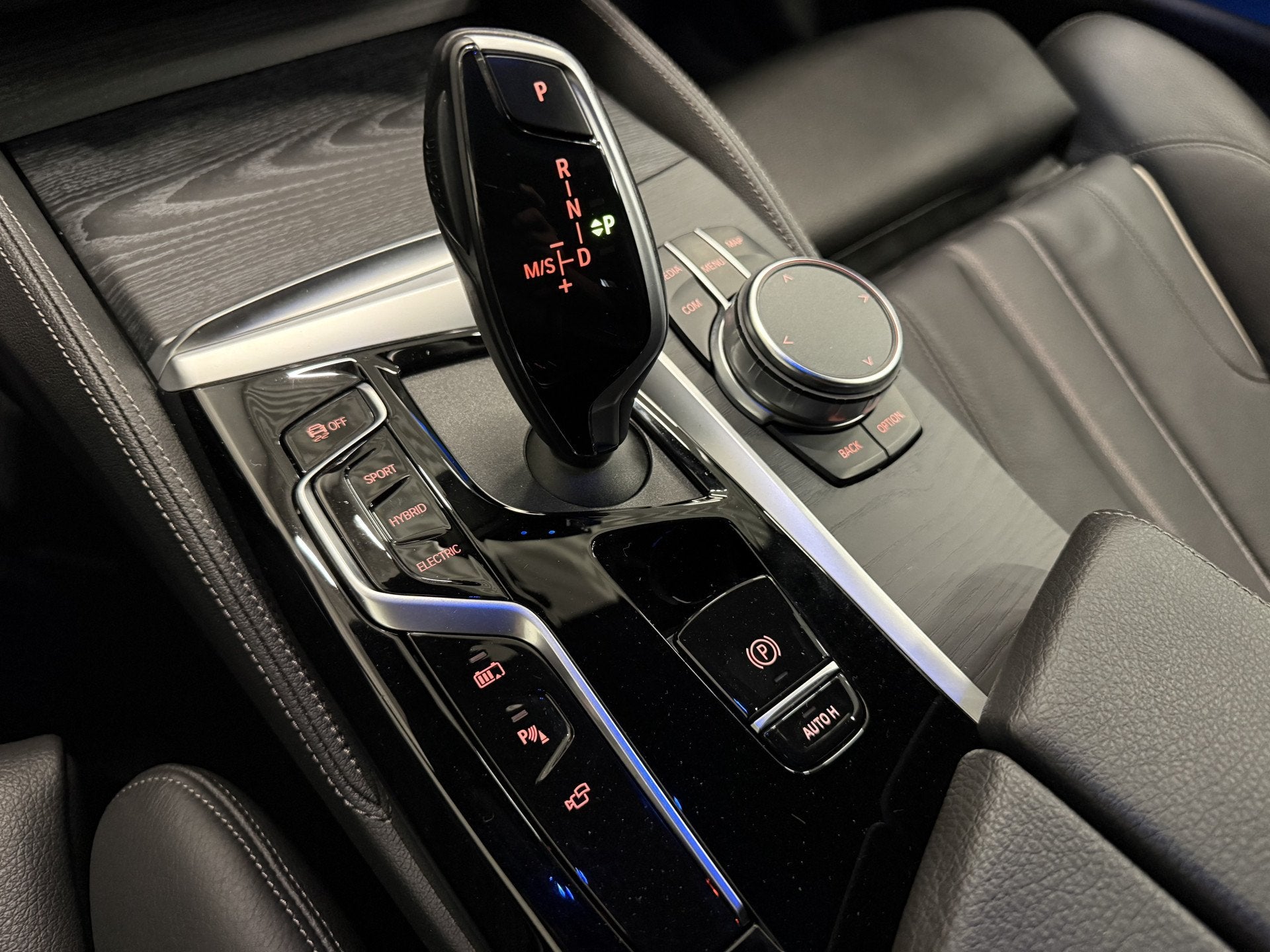 Foto 19 van BMW 5 Serie Touring 530e xDrive High exe PANO/TREKHAAK/H&K/L
