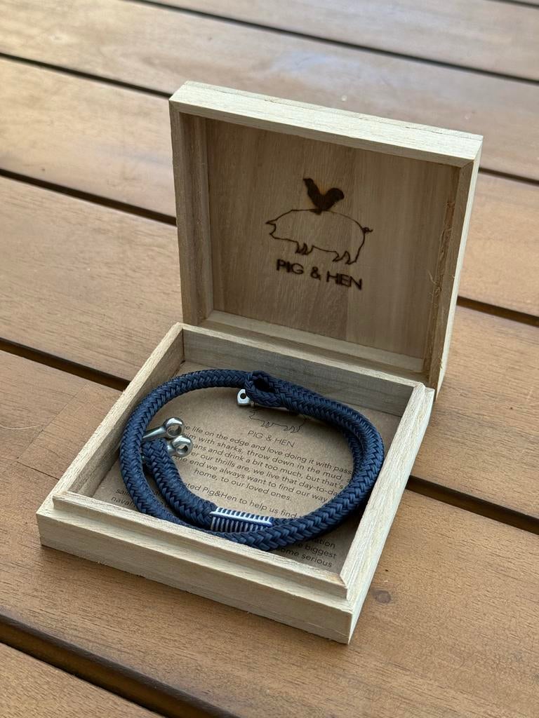 Pig & Hen armband - Nooit gedragen, Sieraden, Tassen en Uiterlijk, Armbanden, Ophalen, Nieuw, Blauw, Overige materialen