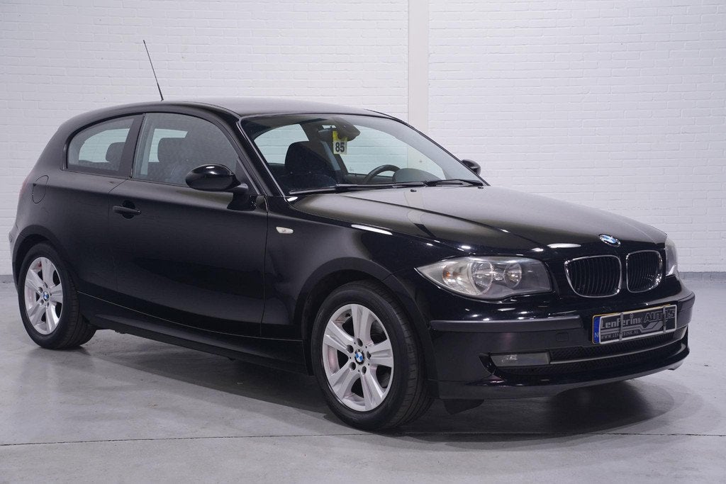 BMW 1-serie 116i Business Line airco sportstoelen stuurbedie, Auto's, 1-Serie, Euro 5, Zwart, 4 cilinders