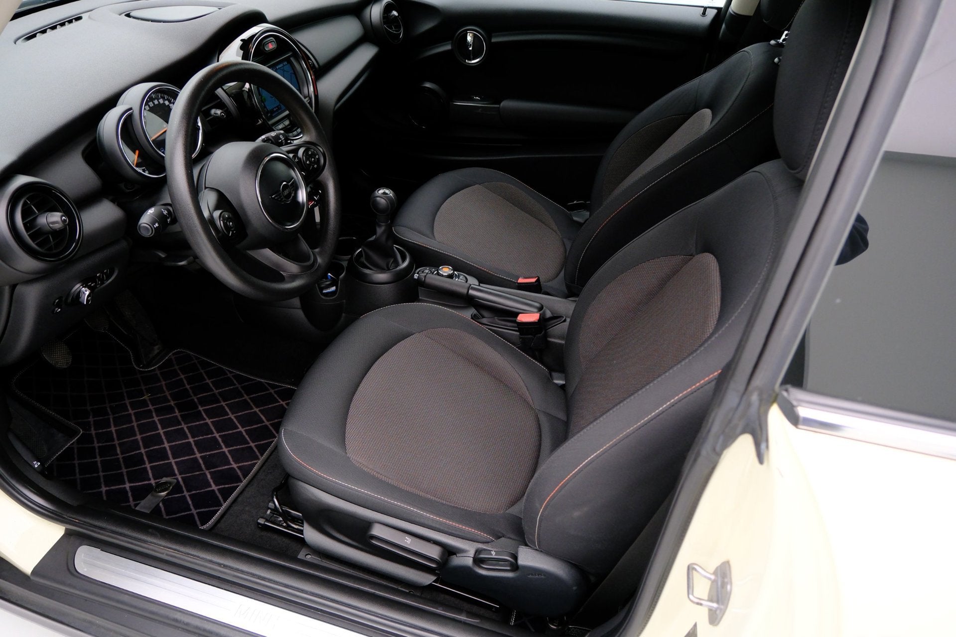 Mini 3-Deurs 1.5 One Chili Navi|Airco|LMV, Auto's, Voorwielaandrijving, Stof, Gebruikt, Euro 6