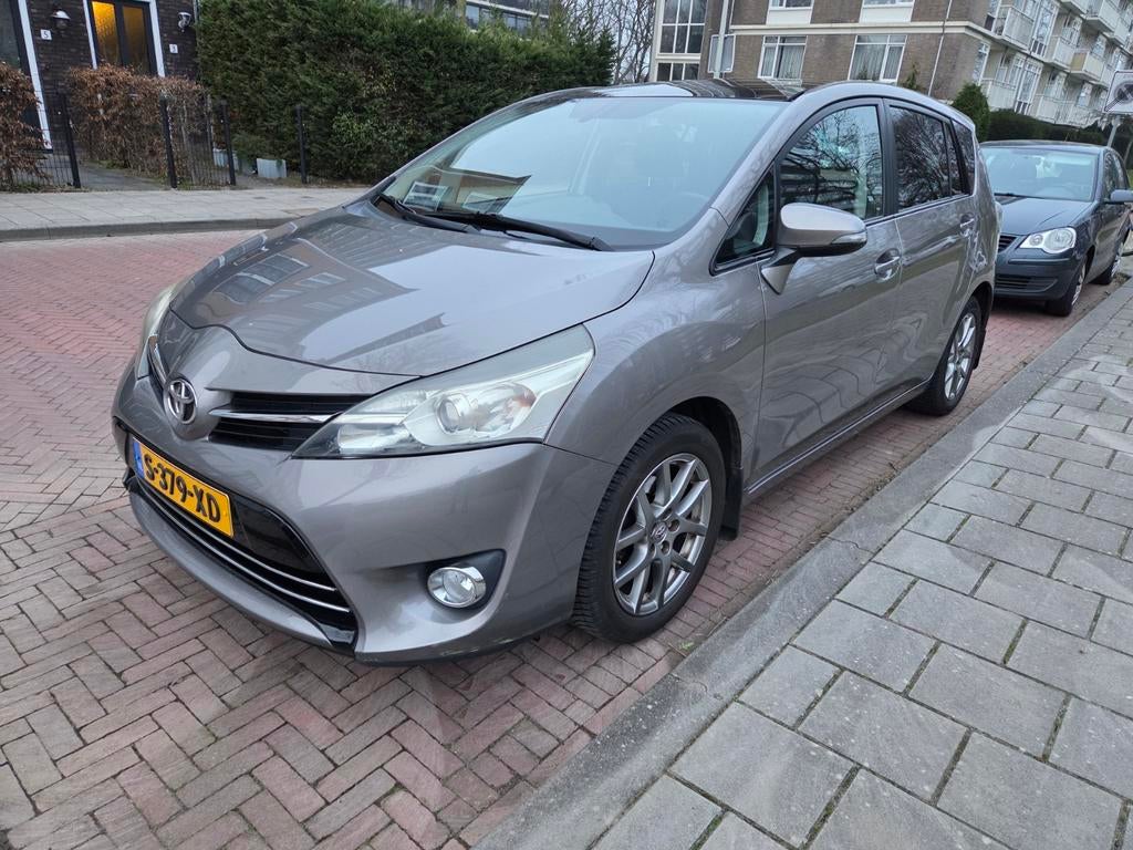 Toyota Verso 1.6 D-4d  7P 2014 Beige, Auto's, Toyota, Particulier, Verso, Diesel, MPV, Handgeschakeld, Geïmporteerd, Beige, Grijs