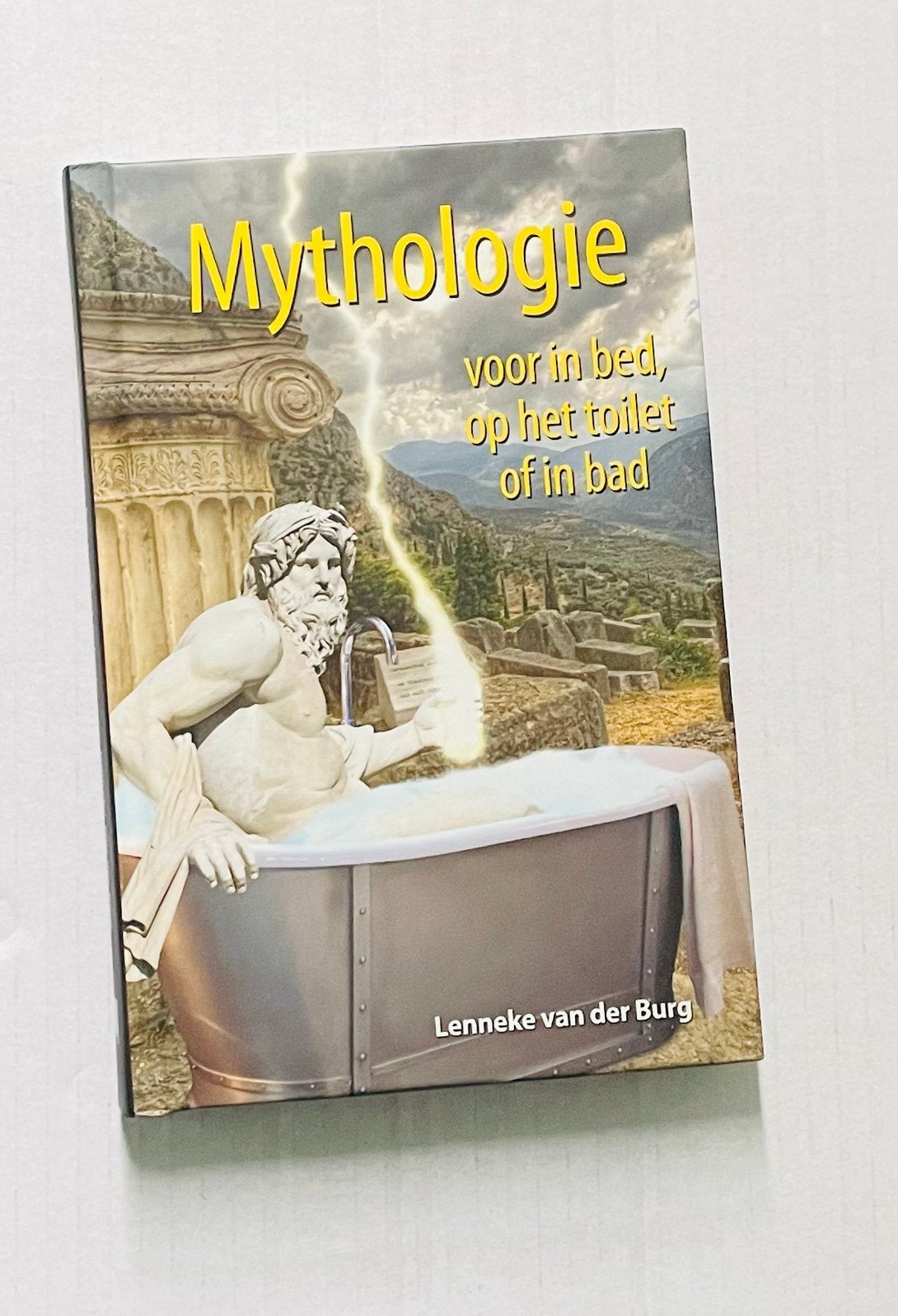 Mythologie voor in bed, op het toilet of in bad, Ophalen of Verzenden, Zo goed als nieuw, Lenneke van der Burg