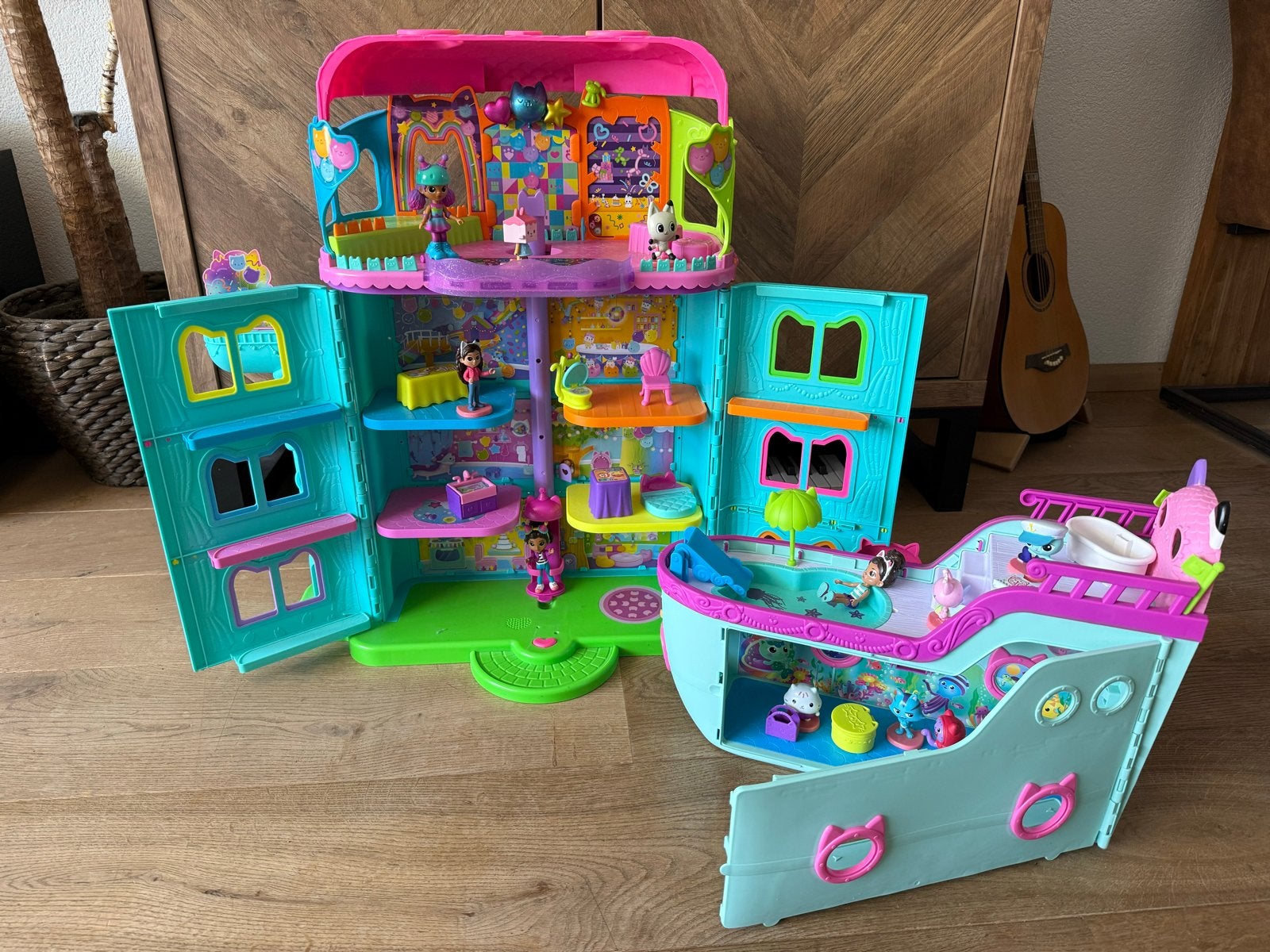 Gabby's Poppenhuis met Boot en Feestkamer, Ophalen of Verzenden, Zo goed als nieuw, Poppenhuis