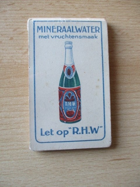R.H.W. mineraalwater met vruchtensmaak boekje oud! 10x6cm, Ophalen of Verzenden, Zo goed als nieuw