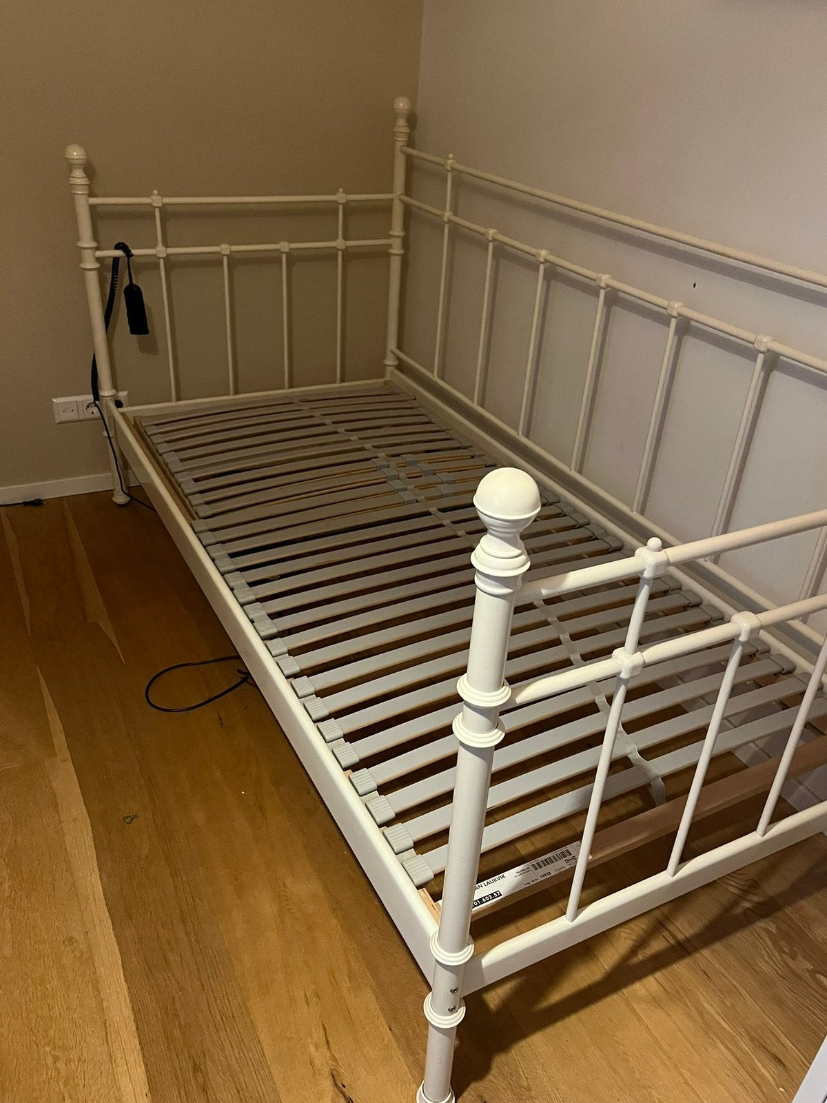 Bed - 1 persoons, Huis en Inrichting, Slaapkamer | Bedden, Ophalen, 90 cm, Eenpersoons, Wit