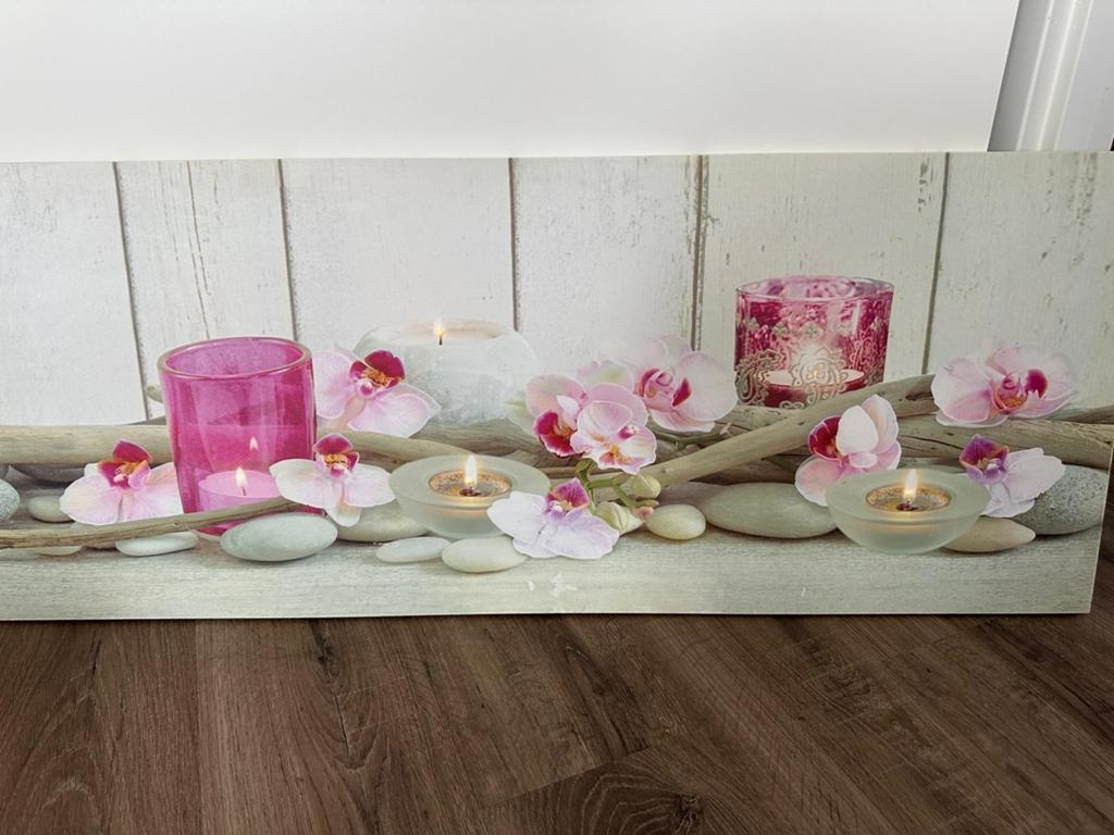 Schilderij met Orchideeën en Kaarsen - Rustgevende Sfeer, Ophalen of Verzenden, Zo goed als nieuw, Schilderij, 75 tot 100 cm