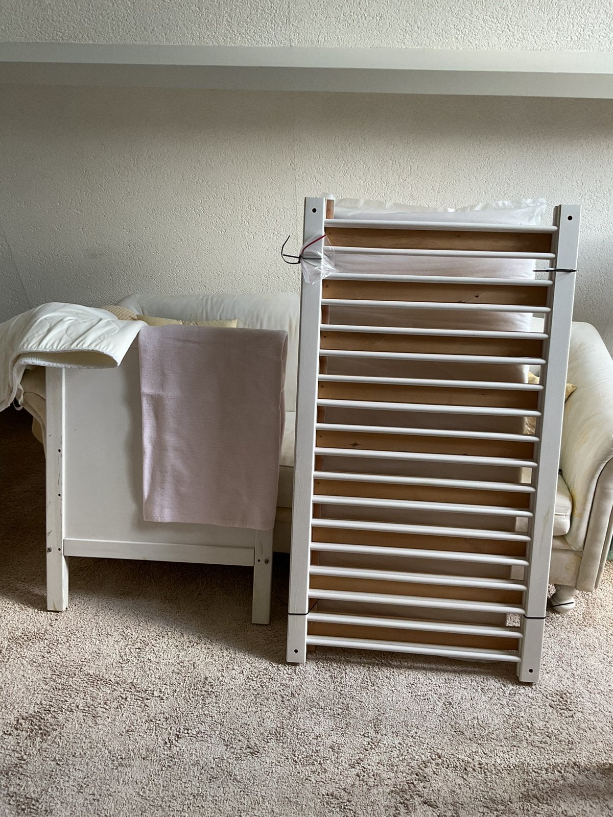 Wit houten kinderledikantje; Ikea, Kinderen en Baby's, Ophalen, Gebruikt