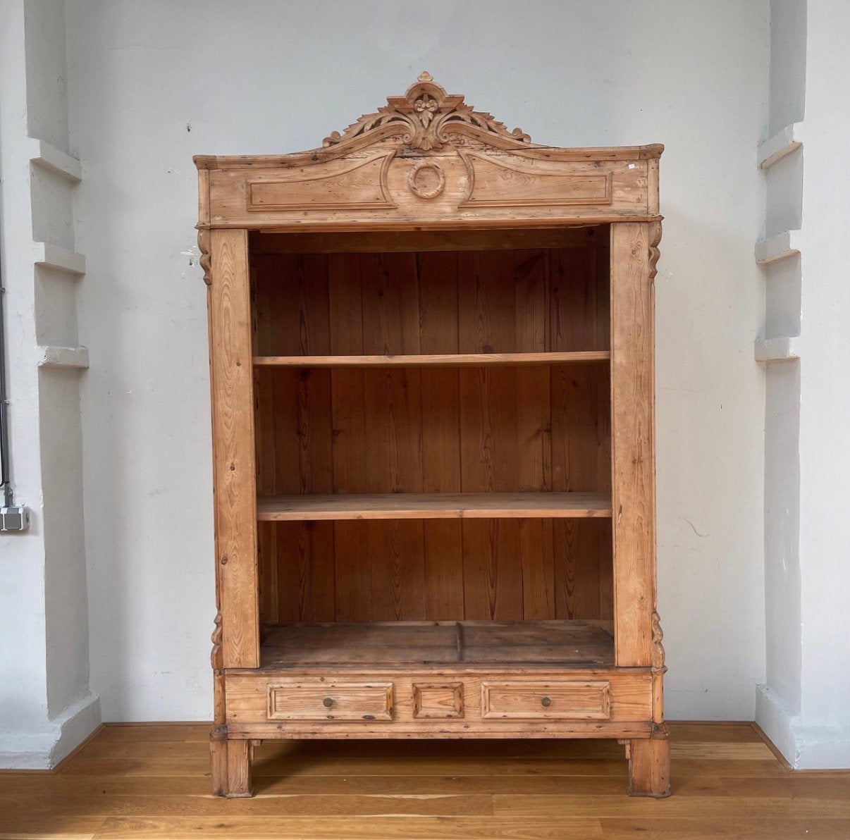 Antieke kast, oude open kast, houtsnijwerk, vintage, Ophalen