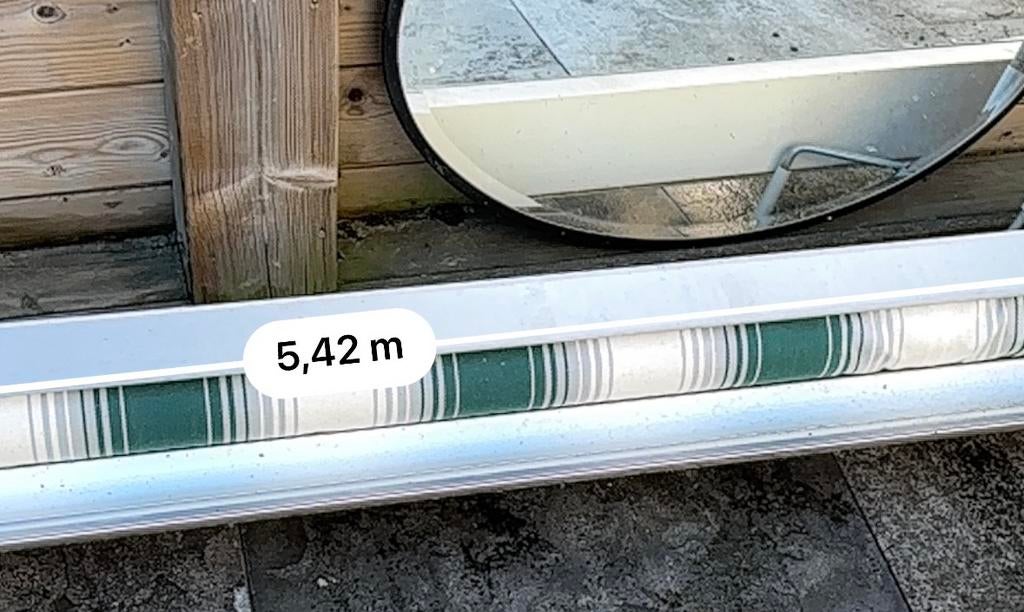 Zonnescherm 5,40 breed naden laten wel los, Ophalen, Gebruikt, Knikarmscherm