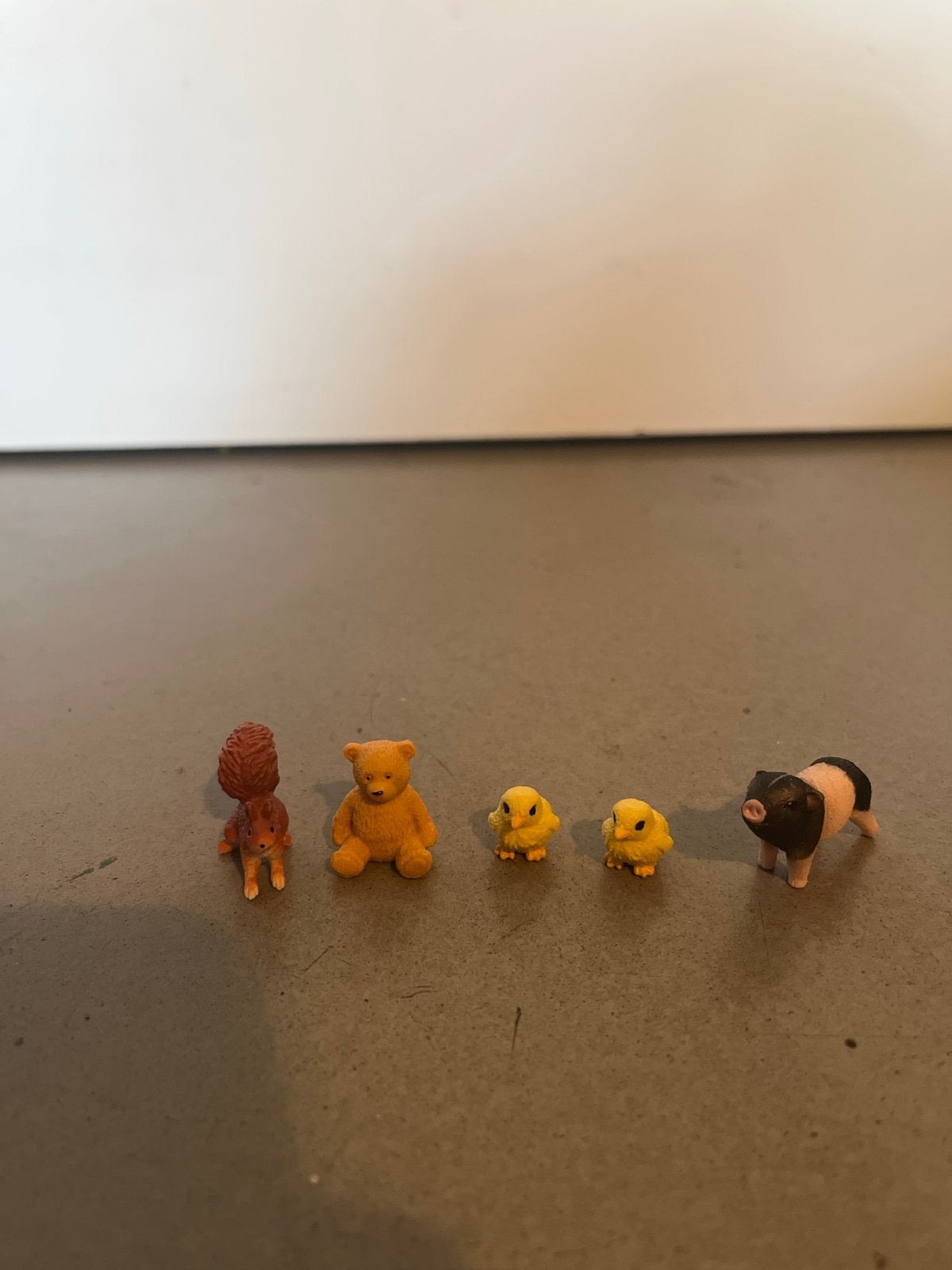 Dierenbeeldjes: Eekhoorn, Beer, Kuikens, Varken van schleich, Ophalen of Verzenden, Zo goed als nieuw
