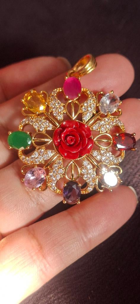 22krt goud gevuld Navaratna hanger met 9verschilende steen., Nieuw, Ophalen of Verzenden, Goud, Zilver