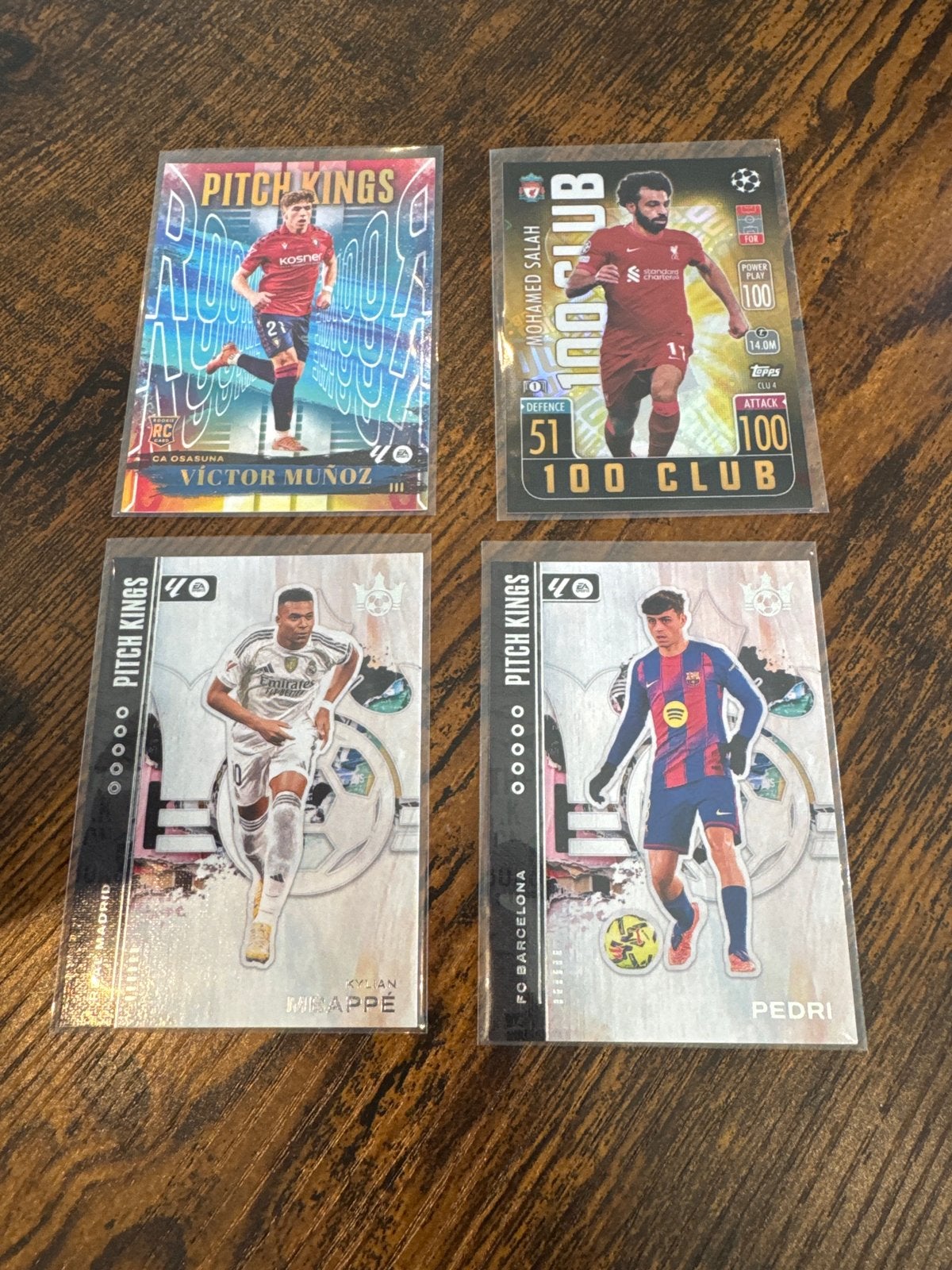 4 unieke voetbalplaatjes: Pitch Kings & 100 Club, Ophalen of Verzenden