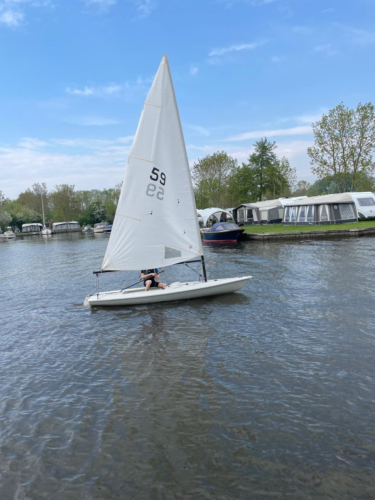 TK Laser/Ilca met weg- en waltrailer. Ilca 6 en 7 zeil+mast, Ophalen, Zo goed als nieuw, Laser, Polyester