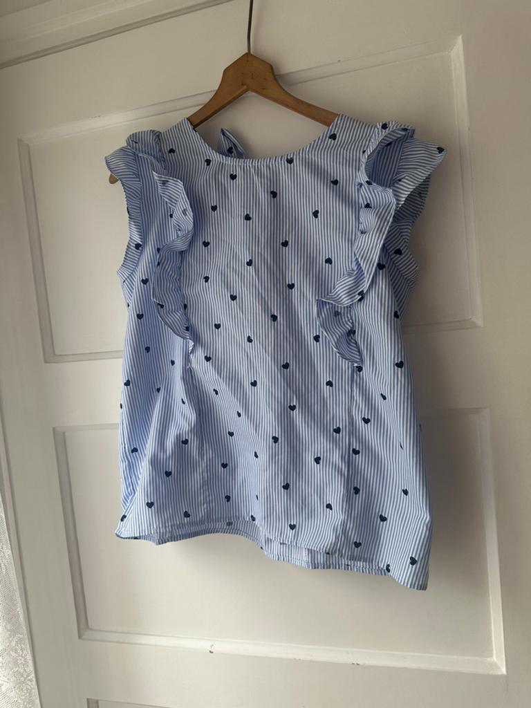 Prachtige zomers  lichtblauwe roezel hartjes blouse top M, Maat 38/40 (M), Ophalen of Verzenden, Zo goed als nieuw, Zonder mouw