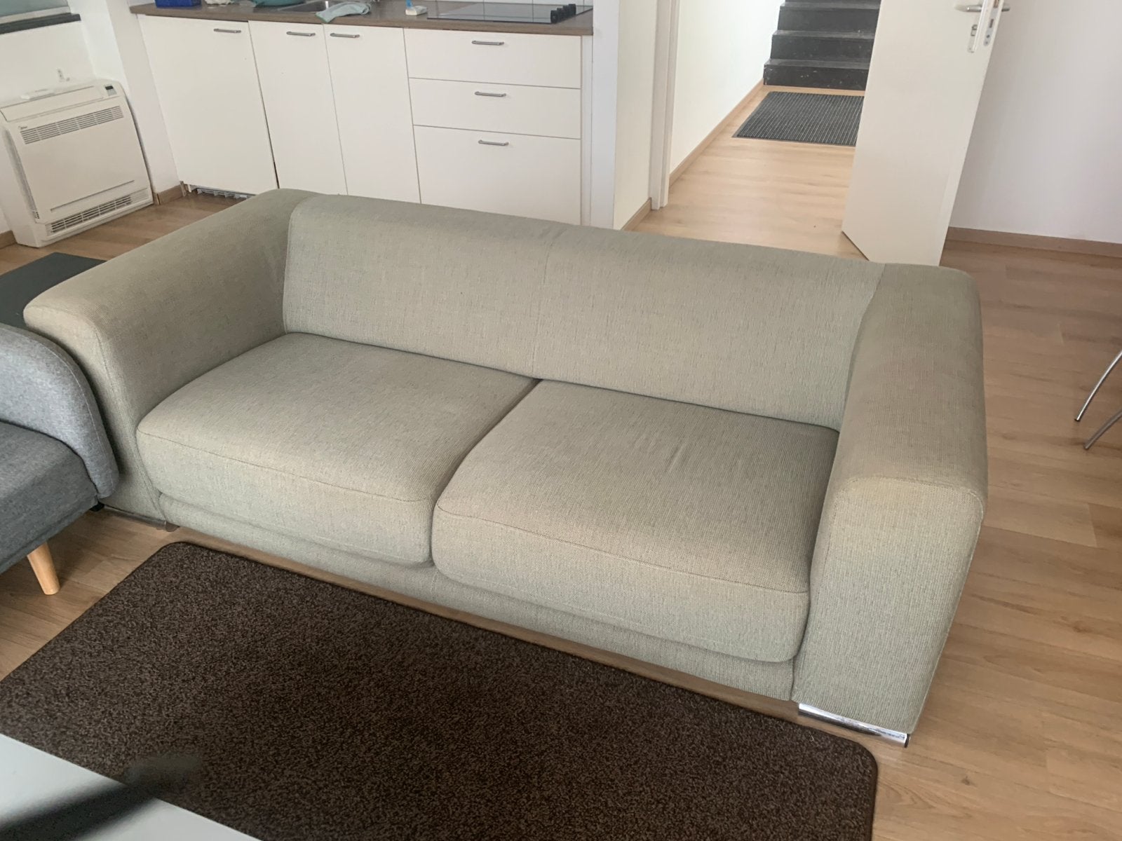 Comfortabele 2-zits bank in lichte kleur - model Studio Henk, Ophalen, Gebruikt, 150 tot 200 cm, Tweepersoons