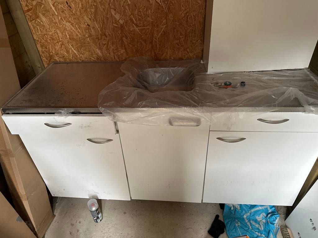 Keukenblok met kraan in redelijke staat, Huis en Inrichting, Gebruikt, Wit, Enkelwandige keuken, Ophalen of Verzenden