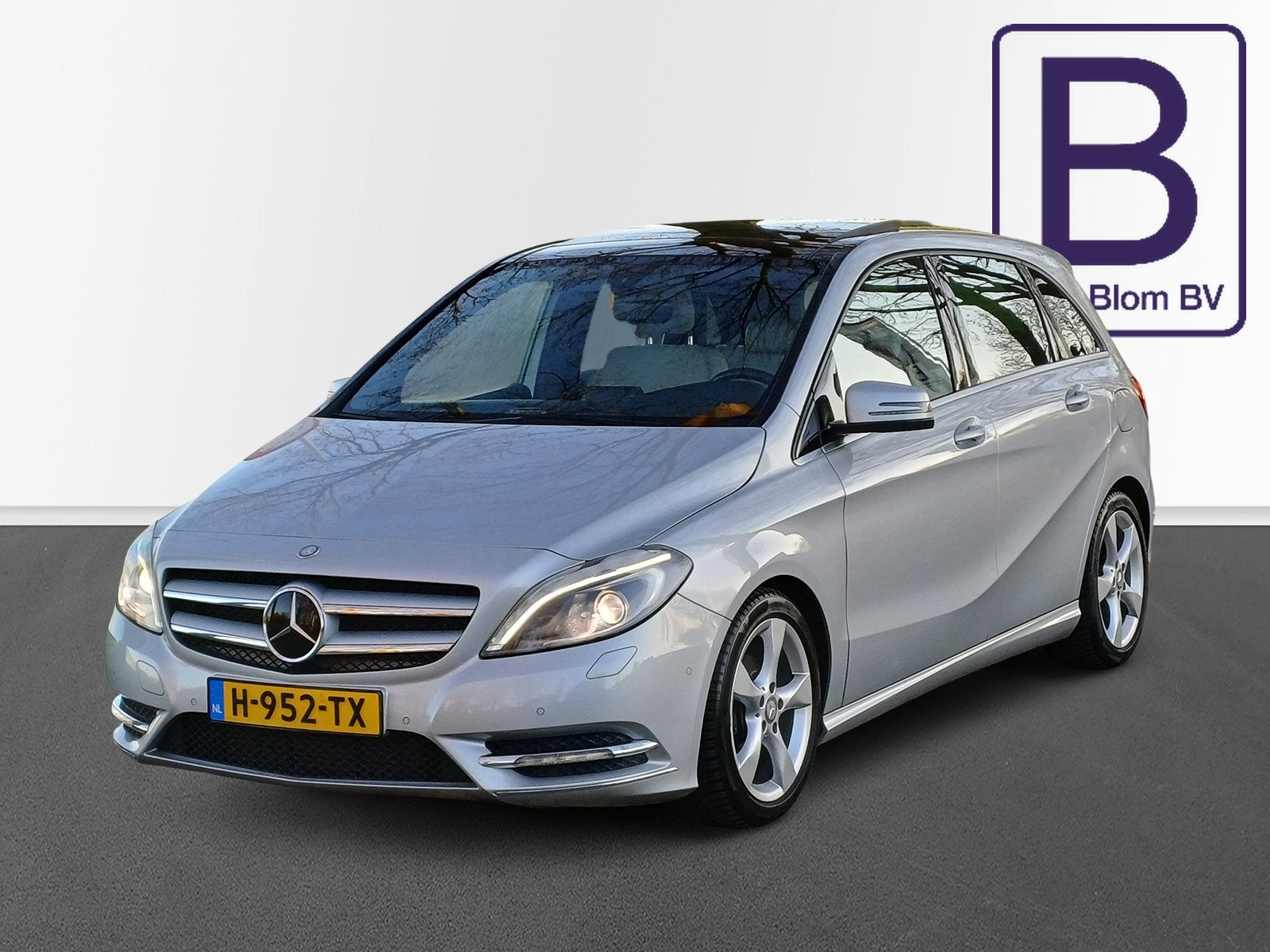 Mercedes-Benz B-Klasse 180 Prestige /Pano/Leder/Navi/Dealer, Auto's, Voorwielaandrijving, Dealer onderhouden, Gebruikt, 4 cilinders