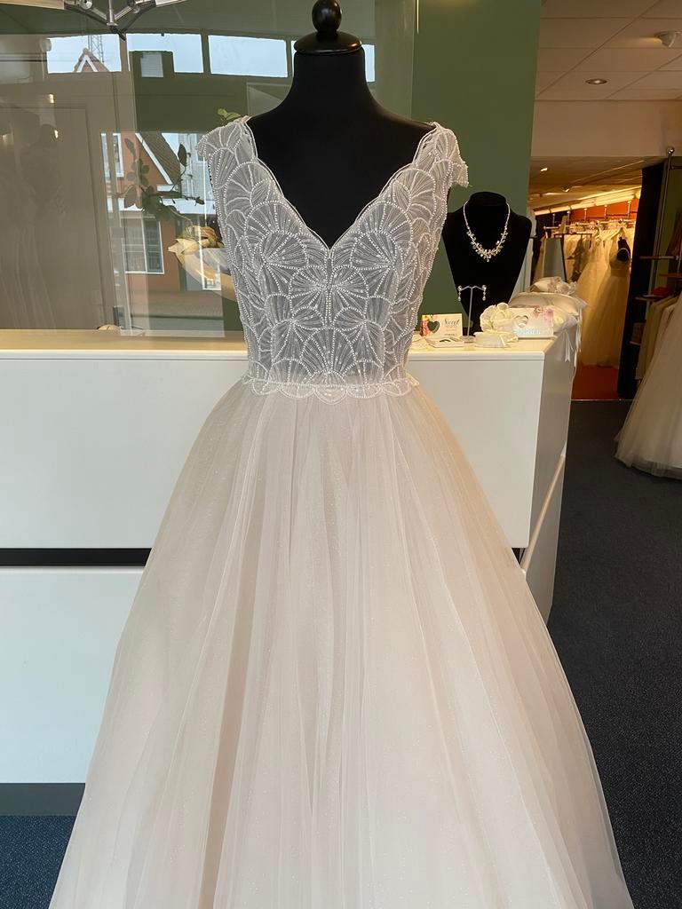 Nieuw! Blush kleur trouwjurk met fijne glittertjes, Ophalen, Nieuw, Blauw, Trouwjurk