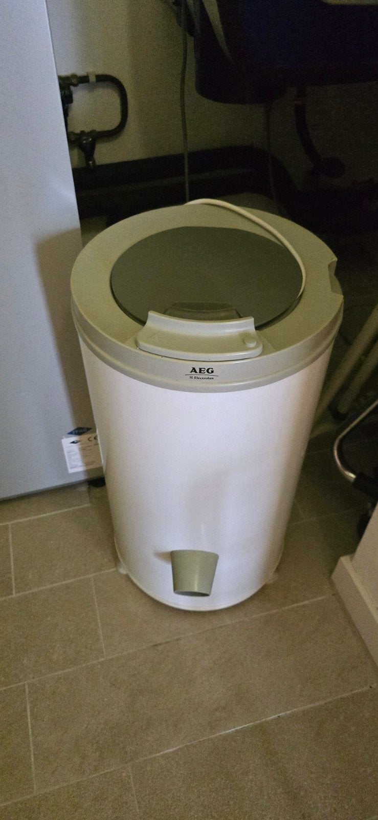 AEG  SV 4628 centrifuge - Zo goed als nieuw, 4 tot 6 kg, Overige typen, Bovenlader, Ophalen of Verzenden