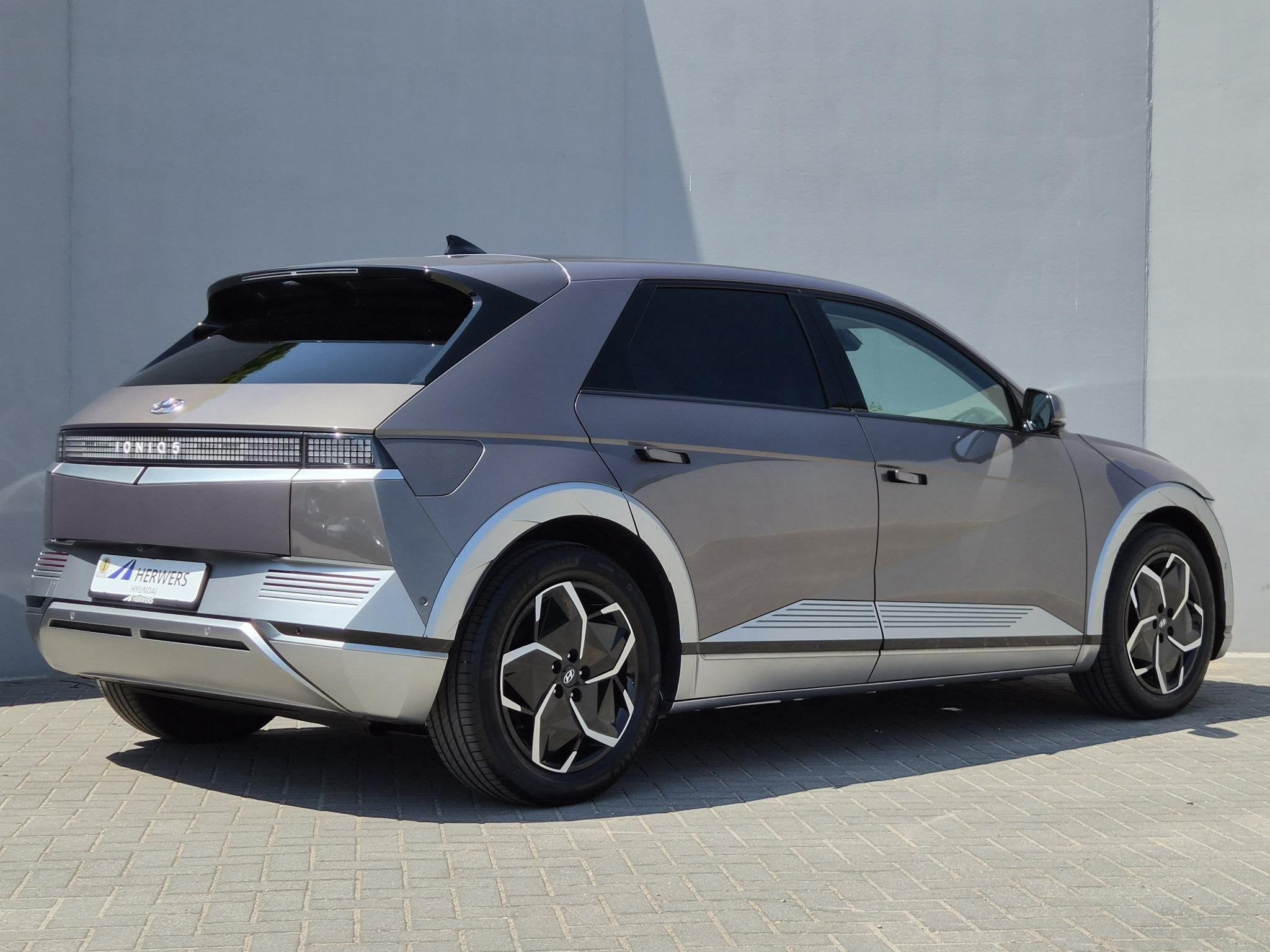 Hyundai IONIQ 5 Lounge 73kWh / SOH 100% / SOLAR dak / Fabrie, Automaat, Achterwielaandrijving, Gebruikt, 17 min
