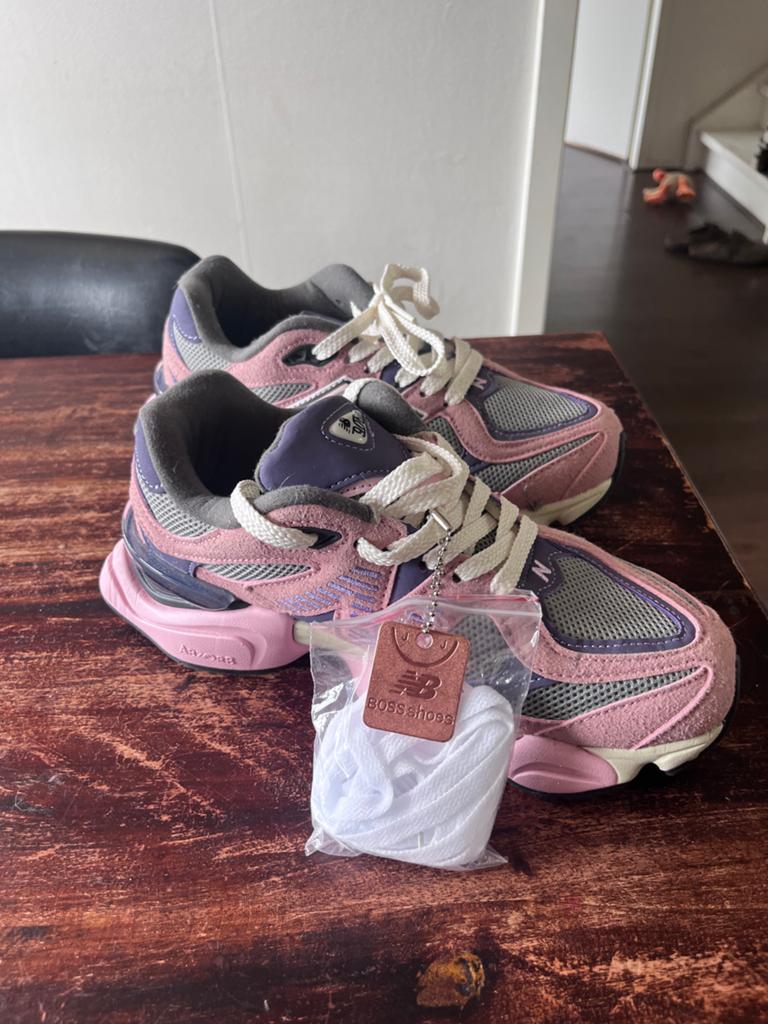 New Balance 9060 Pink Lavender Sneakers, Kleding | Dames, Schoenen, Ophalen of Verzenden, Zo goed als nieuw, Roze, Sneakers of Gympen