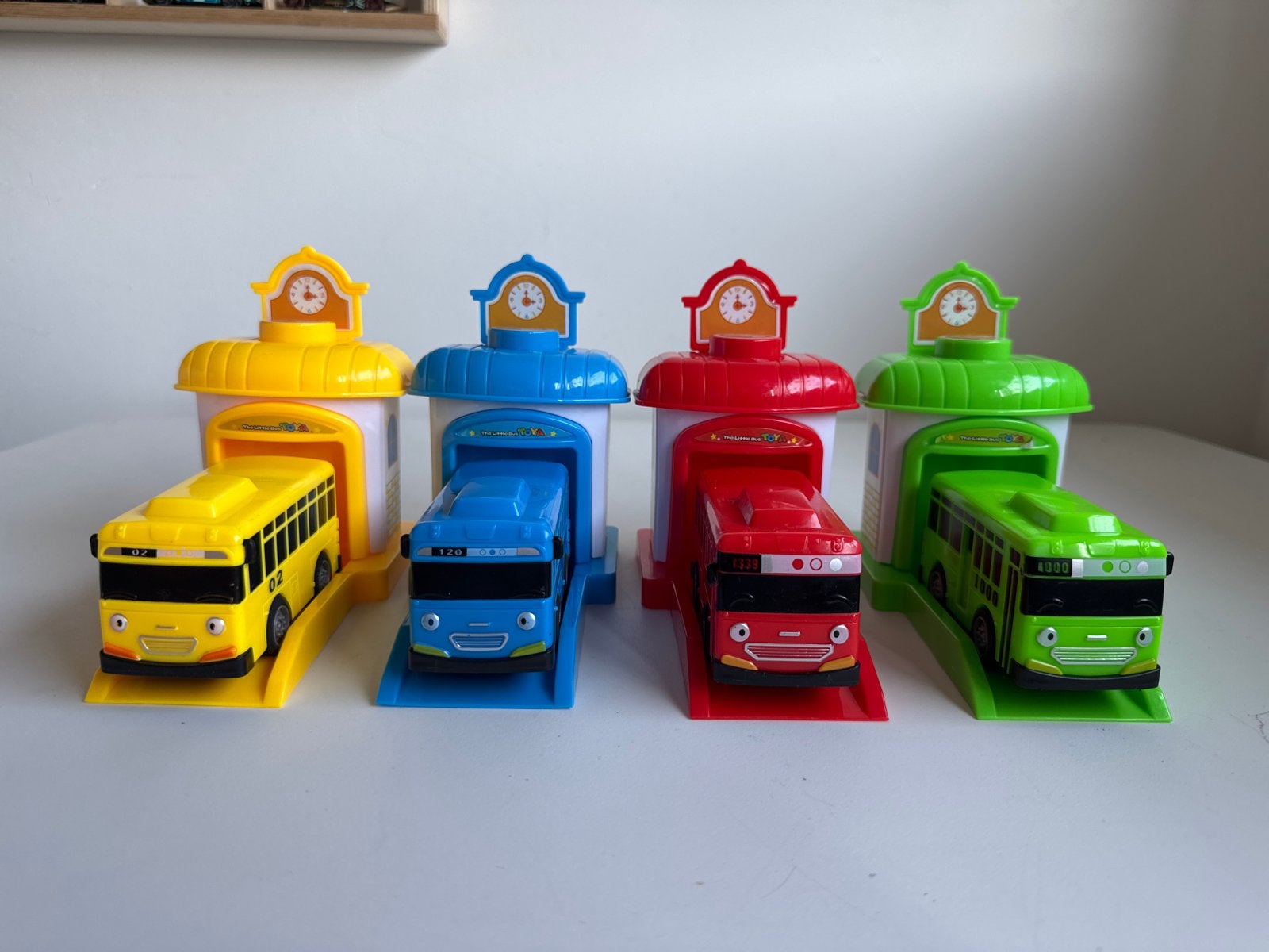 Tayo de Kleine Bus speelset met 4 bussen en garages, Ophalen, Zo goed als nieuw