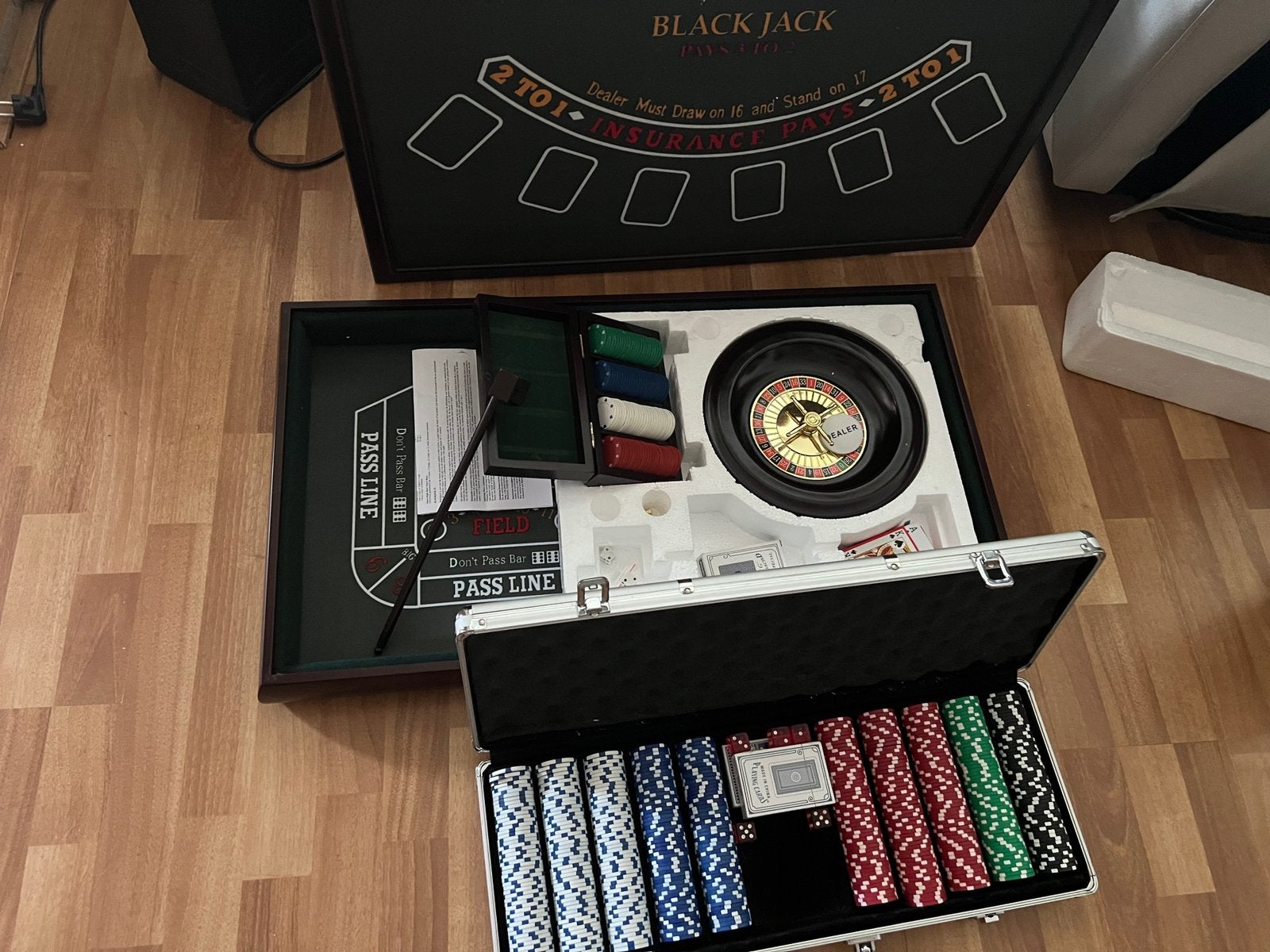 Casino Set: Roulette, Blackjack & Poker met Koffer, Hobby en Vrije tijd, Drie of vier spelers, Ophalen, Gebruikt