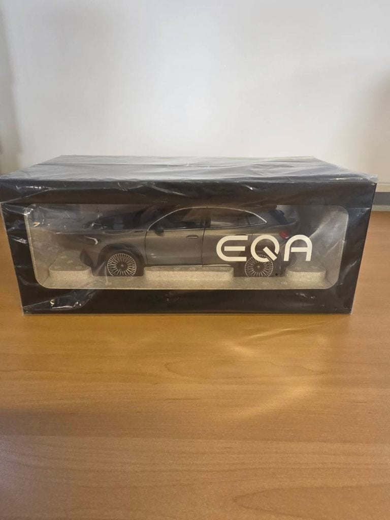 Mercedes EQA H243 AMG Line 1:18 NZG grijs in doos, Ophalen of Verzenden, Gebruikt, Auto, Overige merken