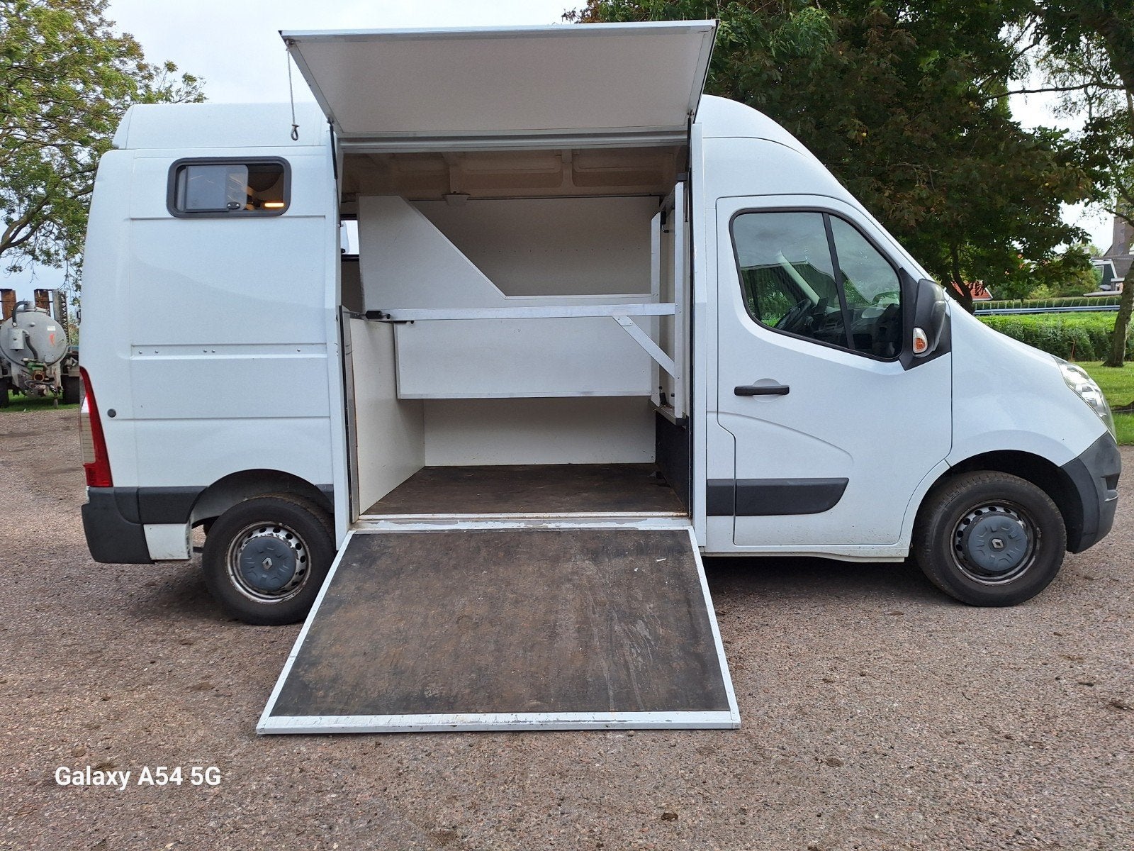 Compacte paardenbus Renault Master 2015 te koop, Ophalen, Zo goed als nieuw, Overige materialen, 2-paards trailer