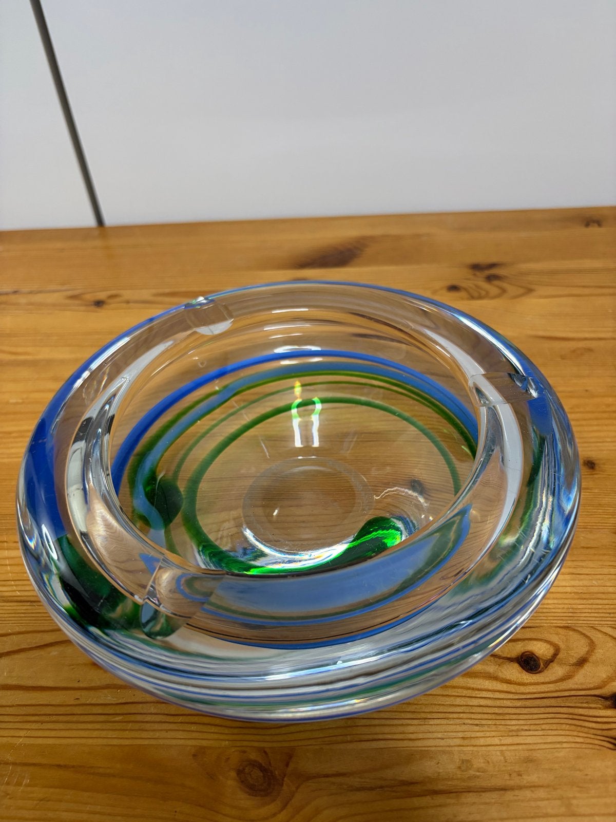 Glazen asbak met blauwe en groene spiraal max verboeket, Ophalen of Verzenden