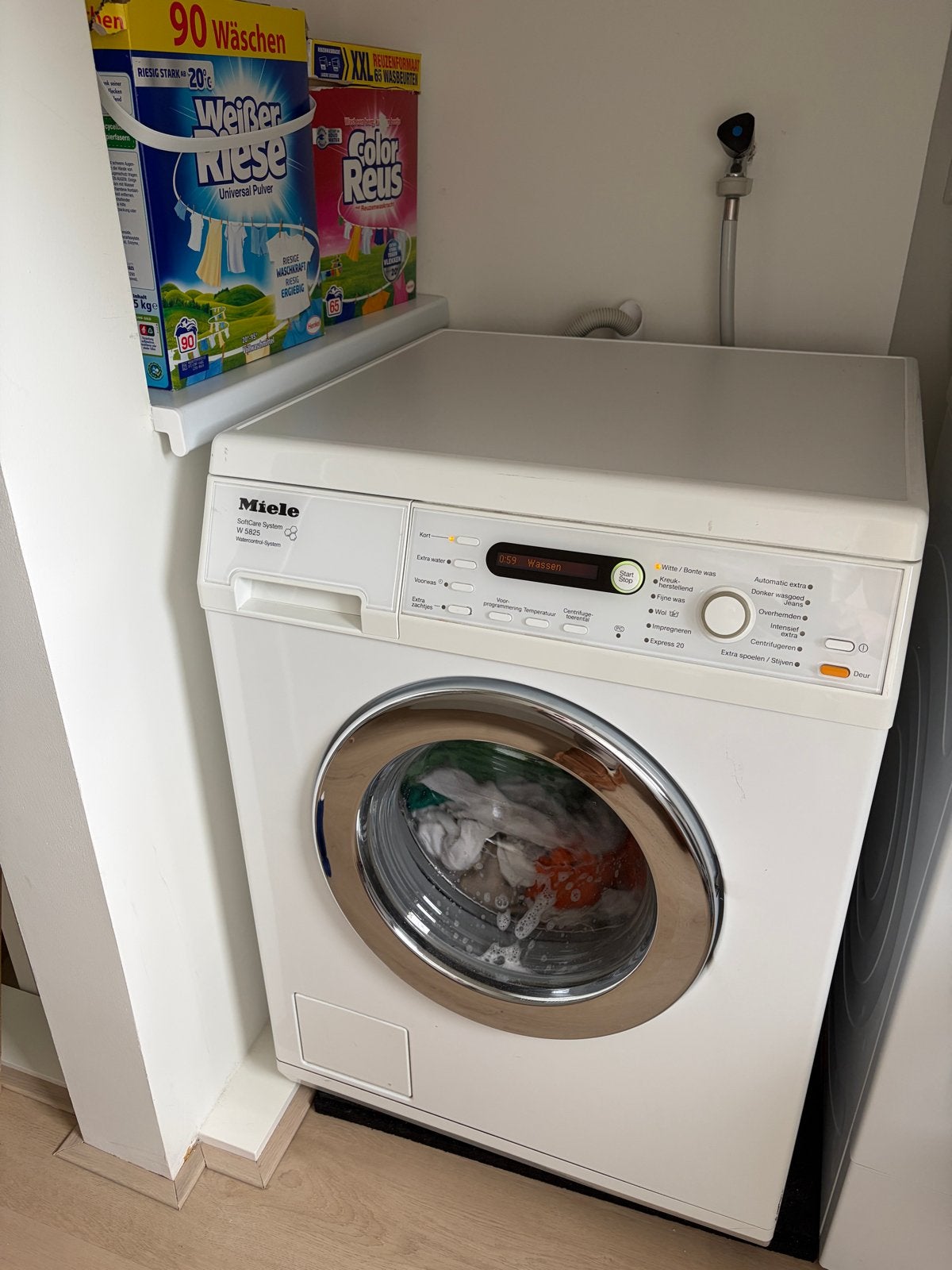 Miele W 5825 SoftCare System wasmachine, Ophalen, 1200 tot 1600 toeren, 8 tot 10 kg, Zo goed als nieuw