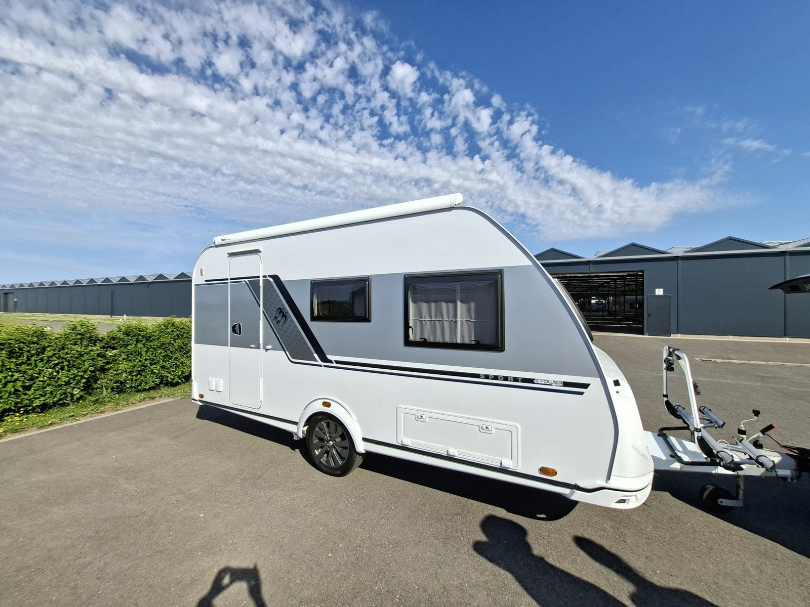 Te koop! Knaus Sport E-Power, Vast bed, Kleine zit, 6 tot 7 meter, Luifel