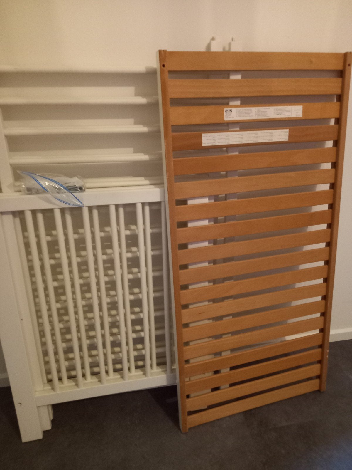 Kinderbedje IKEA Sniglar ledikant met matras en beddengoed, Ophalen, Gebruikt, Ledikant