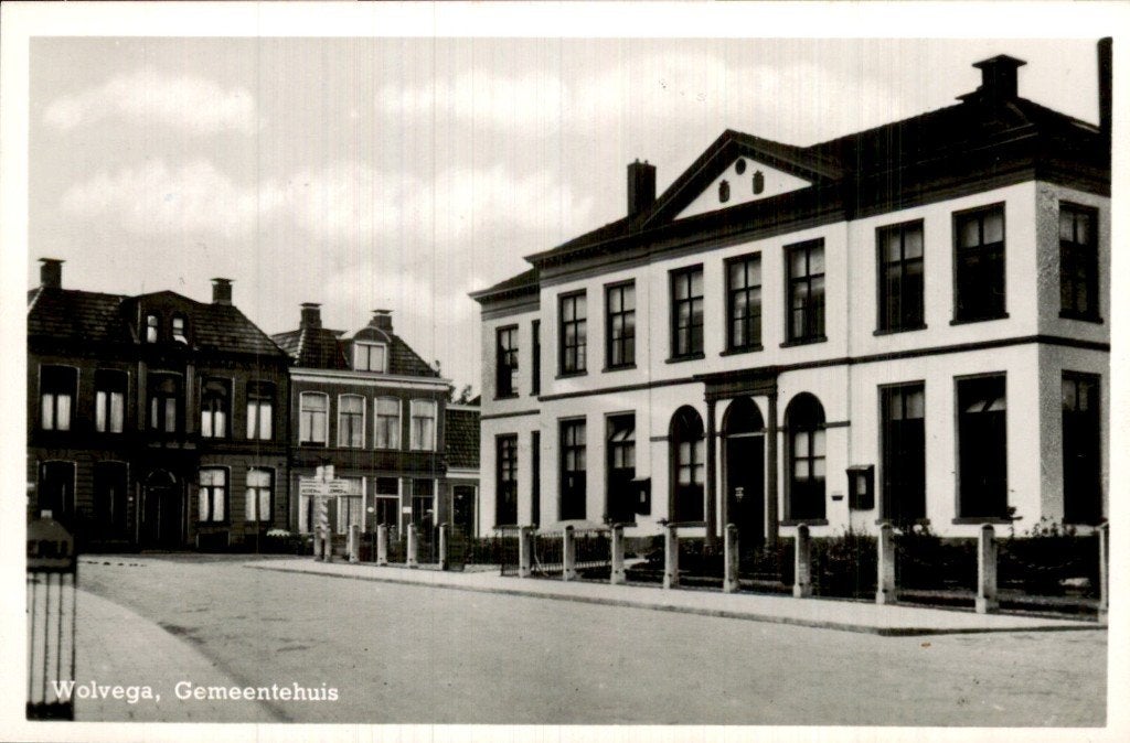 Wolvega - Gemeentehuis - Voorgevel, Ophalen of Verzenden, 1940 tot 1960, Ongelopen, Friesland