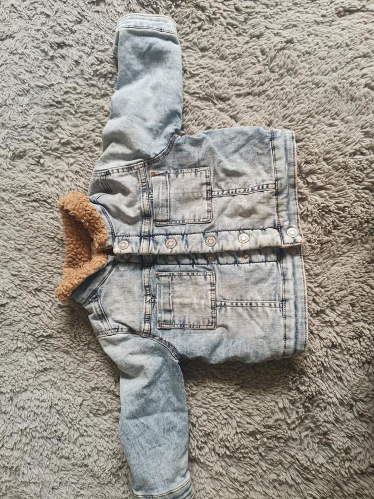 Spijkerjasje Mickey Mouse maat 80, Kinderen en Baby's, Disney, Jongetje of Meisje, Ophalen of Verzenden, Zo goed als nieuw