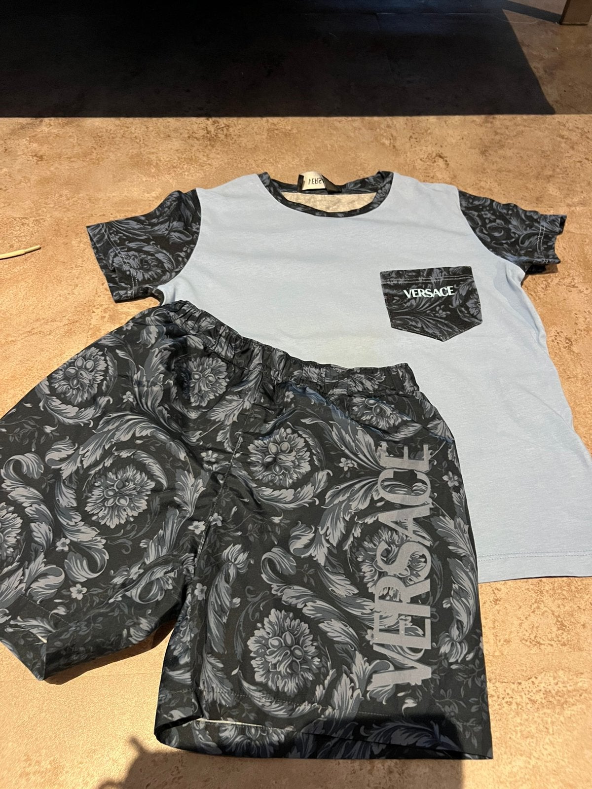 VERSACE zwembroek en shirt maat 116 origineel zgan, Maat 116, Ophalen of Verzenden, Zo goed als nieuw, Zwembroek
