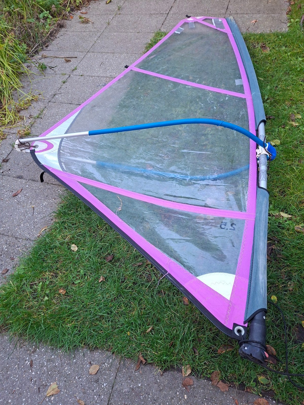 Kind Windsurfzeil 2.5 m² met mast, giek en draagtas, Watersport en Boten, Gebruikt, Minder dan 3.5 m², Ophalen of Verzenden, Met draagtas